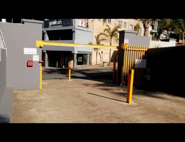 3 BEDROOM APARTMENT FOR SALE IN MARGATE BEACH